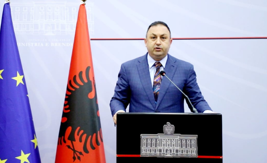 Zgjedhjet- Hoxha: Zyrat e IdentiTek të hapura edhe të shtunën, qytetarët të tërheqin dokumentet në kohë