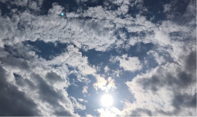 Moti për sot i paqëndrueshëm, kthjellime, vranësira dhe reshje shiu në disa zona