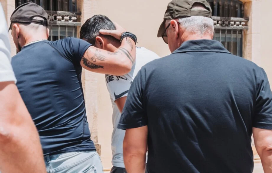 Fotografonin bazat e NATO-s/Zbulohet rrjeti i spiunazhit, arrestohen 2 azerbajxhanas në Qipro dhe Kretë