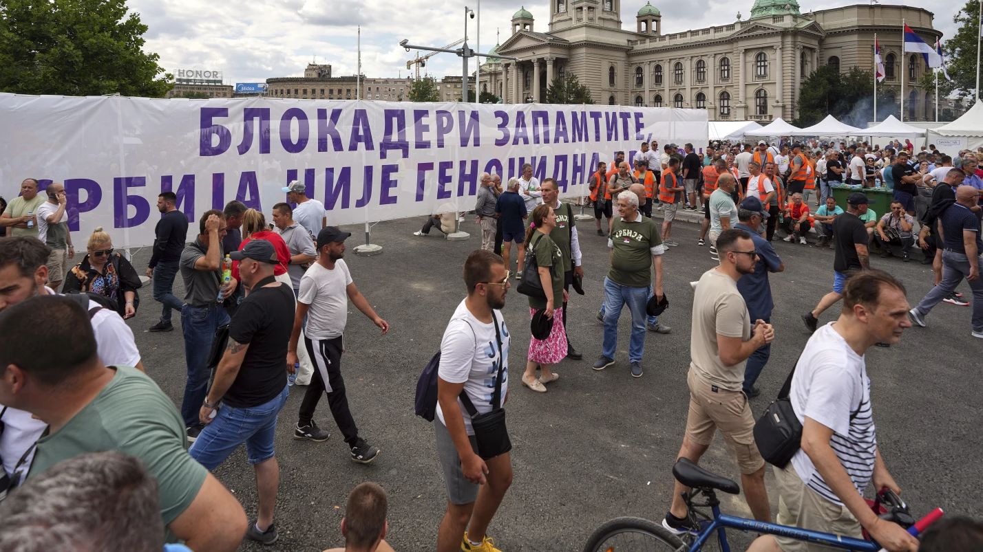 Protestë antiqeveritare në Beograd, studentët ultimatum qeverisë për zgjedhje të parakohshme  