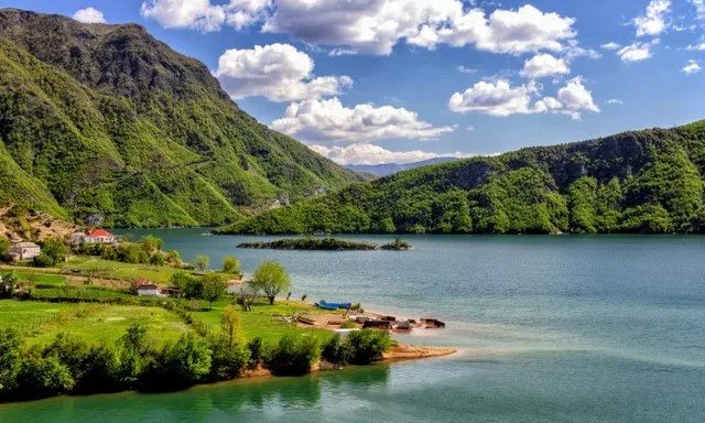 “Forbes”: Sekreti i Mesdheut, Shqipëria të jep ende ndjesinë e zbulimit