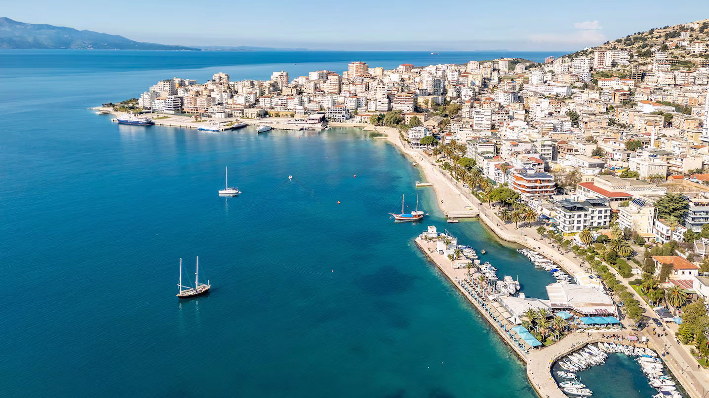 “National Geographic”: Riviera shqiptare, rrugëtim përgjatë një vije bregdetare me bukuri të paprekur, histori të lashta dhe thesare të fshehura