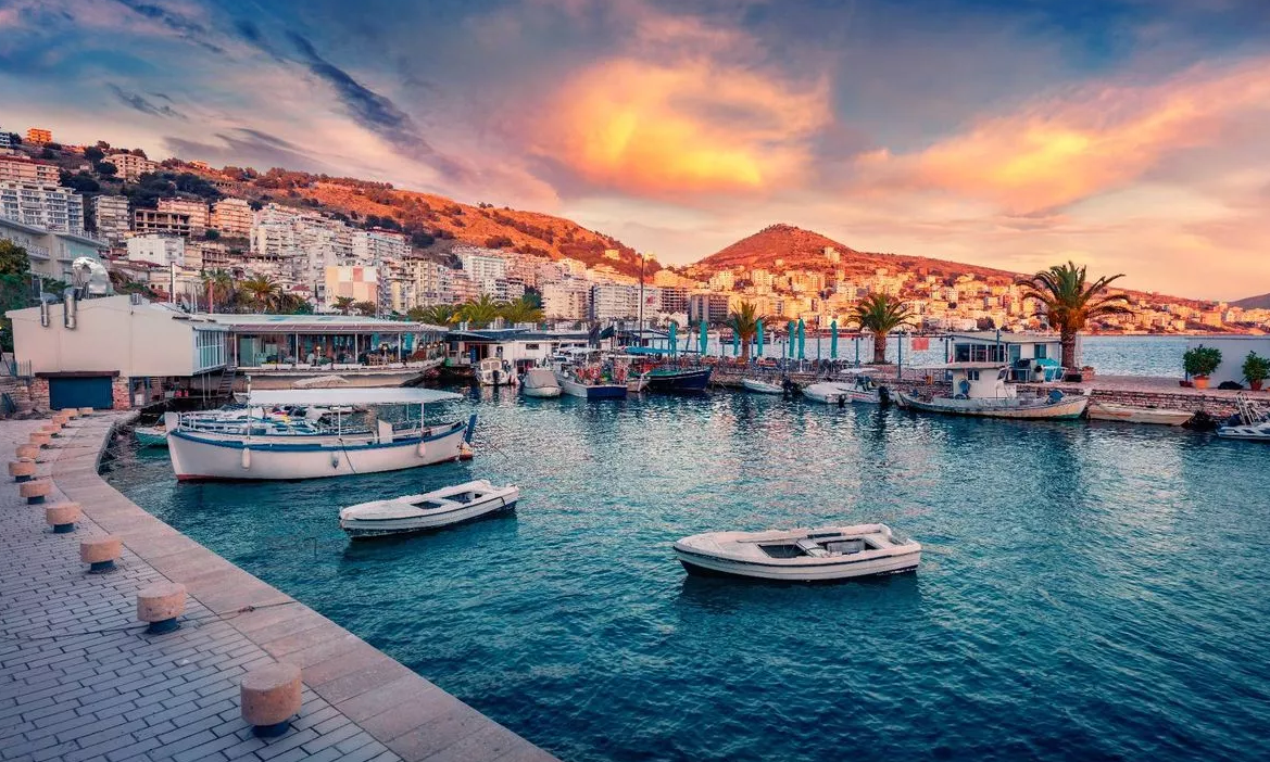 Mirror: Shqipëria një perle evropiane, me qytete me kalldrëm dhe plazhe mahnitëse