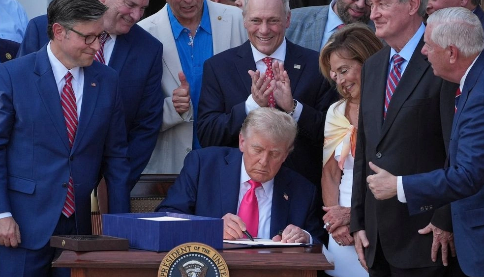 “Epoka e artë e Amerikës po fillon”, Trump nënshkruan projektligjin historik për taksat dhe shpenzimet në eventin e Ditës së Pavarësisë