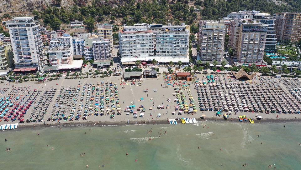 FOTOT- Aksion kontrolli në Shëngjin, masa ndaj abuzimeve me hapësirat publike dhe parkingjet
