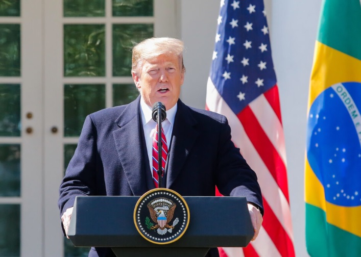 Trump vendos tarifë prej 50% për Brazilin, kërkon ndërprerjen e gjyqit ndaj Bolsonaros
