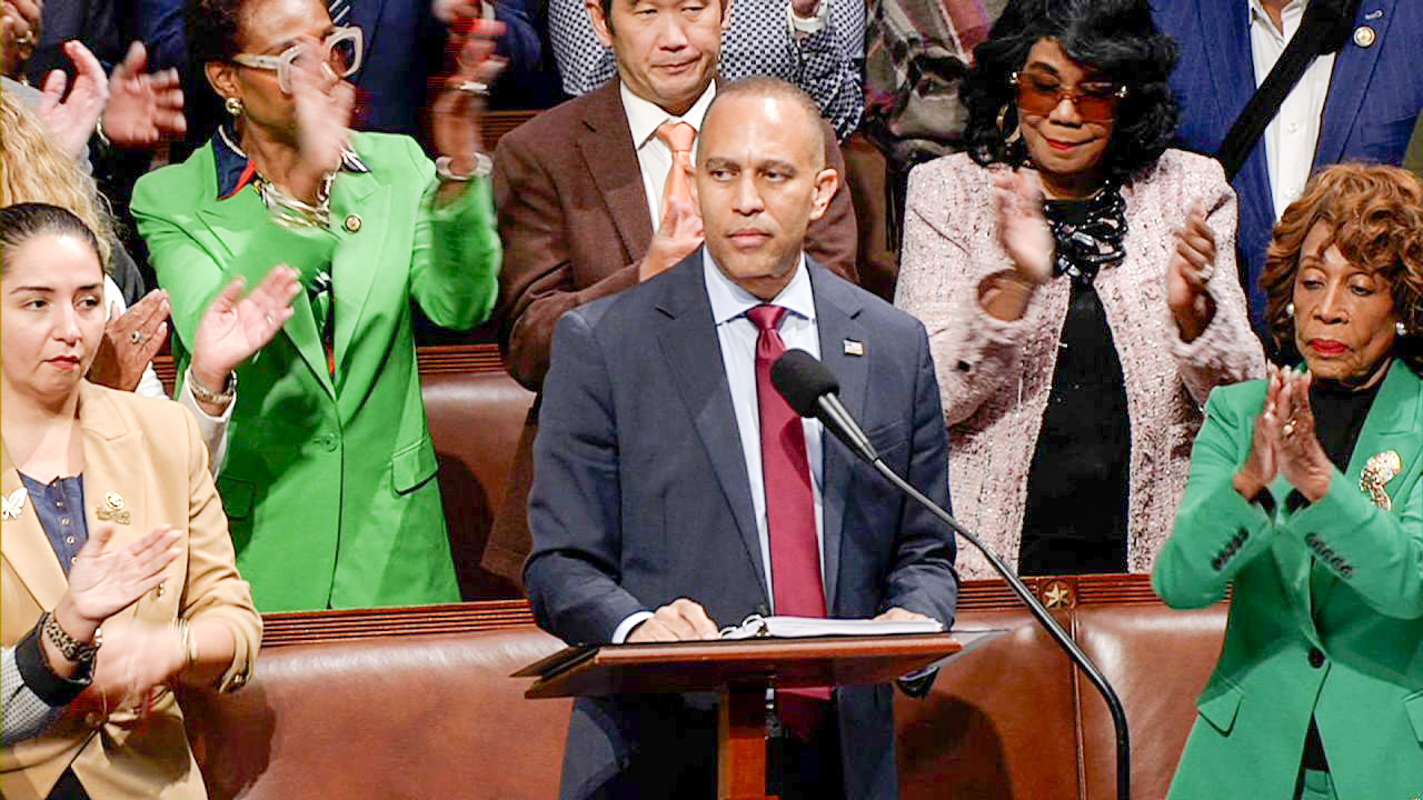 Hakeem Jeffries vendos një rekord të ri për fjalimin më të gjatë në Dhomën e Përfaqësuesve kundër projektligjit të Trump