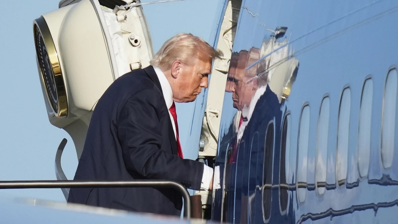 Si u realizua fotografia e paharrueshme e Trump në Air Force One? Rrëfimi i fotografes së AP