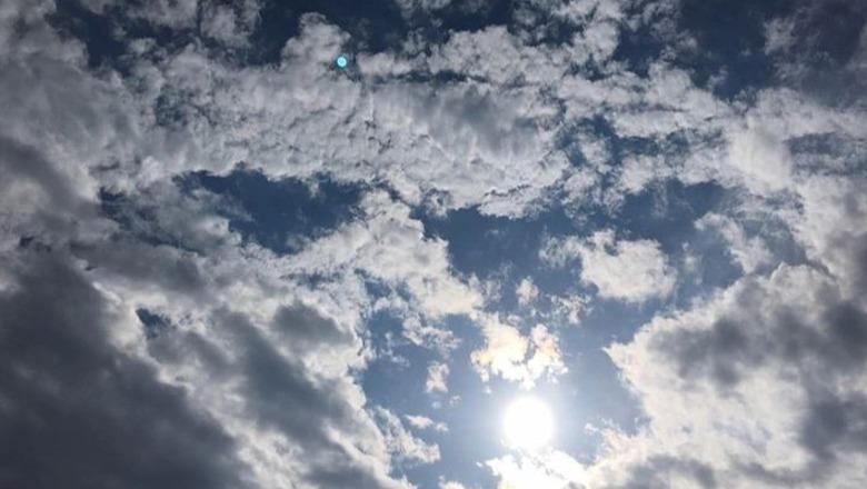 Moti – Vranësira dhe reshje shiu në pjesën më të madhe të vendit