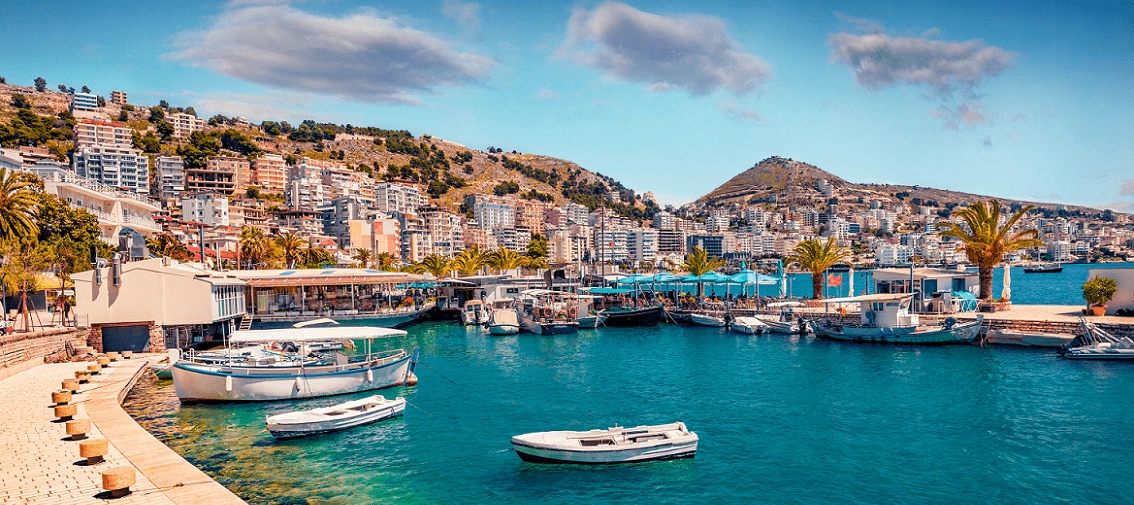 INSTAT: Vendi shënon rritje të ndjeshme në sektorin e turizmit, destinacion gjithnjë e më tërheqës
