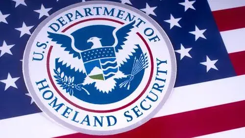 Administrata Trump, rregulla të reja, lidhur me vizat për studentët e huaj dhe gazetarët