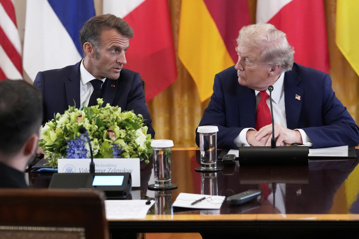 Mikrofoni i ndezur i Trump dhe gafa e tij më e fundit, pjesë e një historie të gjatë gafash nga liderët botërorë