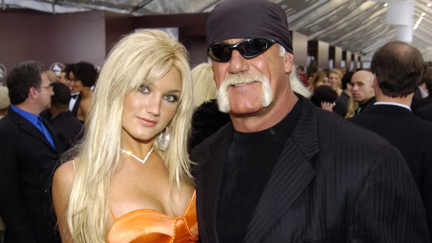 Brooke Hogan shpjegon pse mungoi në funeralin e të atit, Hulk Hogan