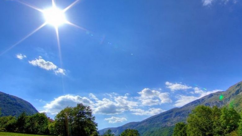 Moti- Dita e sotme me kthjellime dhe vranësira, temperaturat rriten lehtë