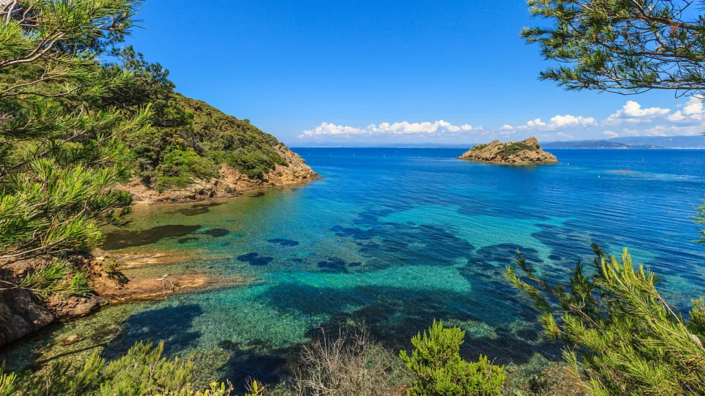 Parajsa pa makina e Rivierës Franceze, një arratisje idilike nga turizmi i dendur