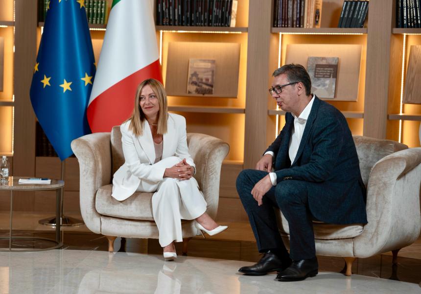 Meloni takohet me Vuçiç: Italia mbështet integrimin e Serbisë në BE