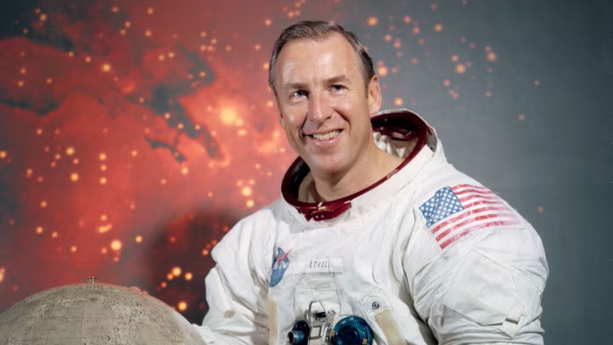 Jim Lovell, komandanti i misionit Apollo 13, ndërron jetë në moshën 97-vjeçare