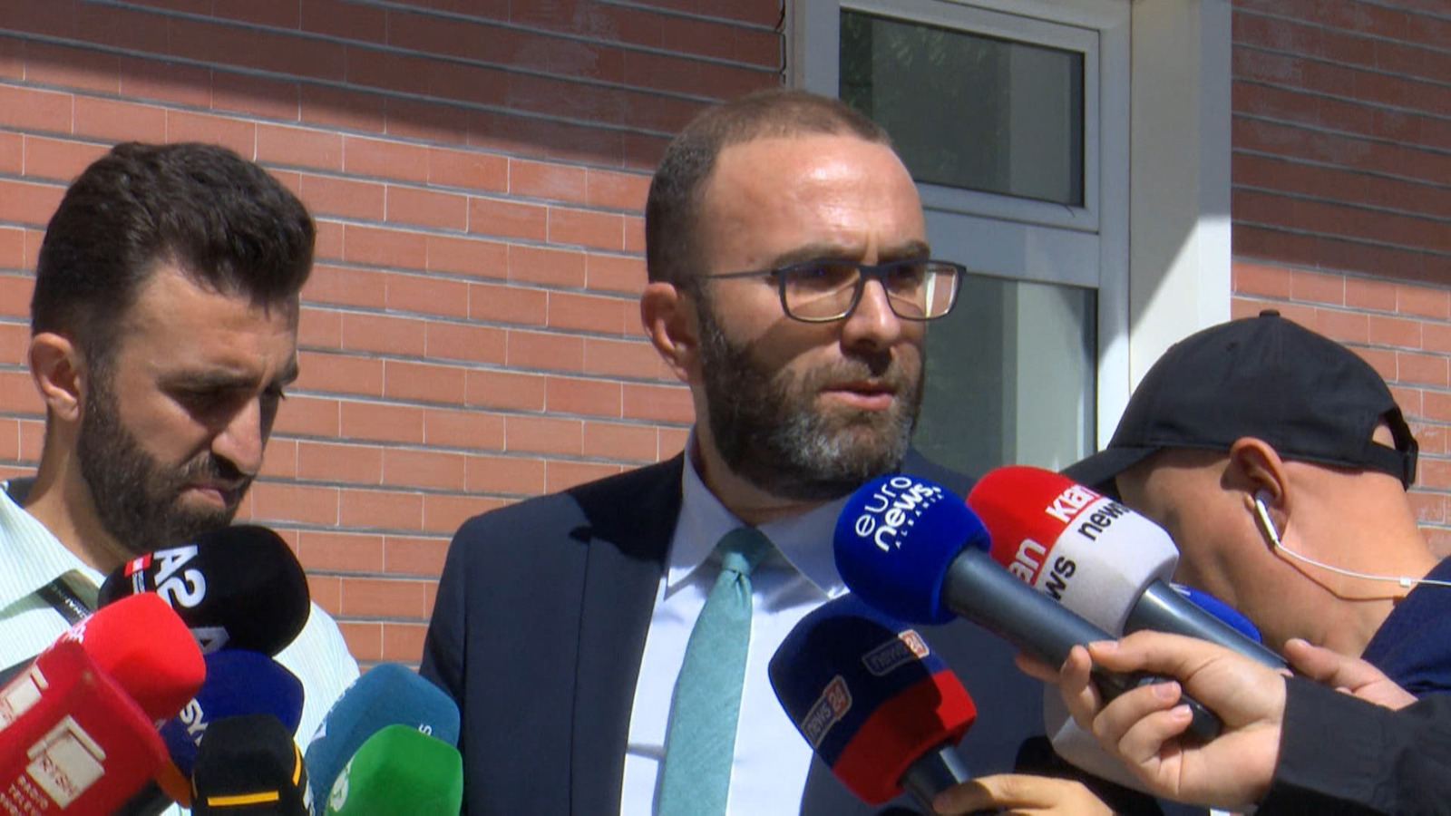 Kaosi në Kuvend, Bardhi: Të përsëritet seanca, Presidenti të mos thërrasë për betim ministrat. Mocion për shkarkimin e Peleshit