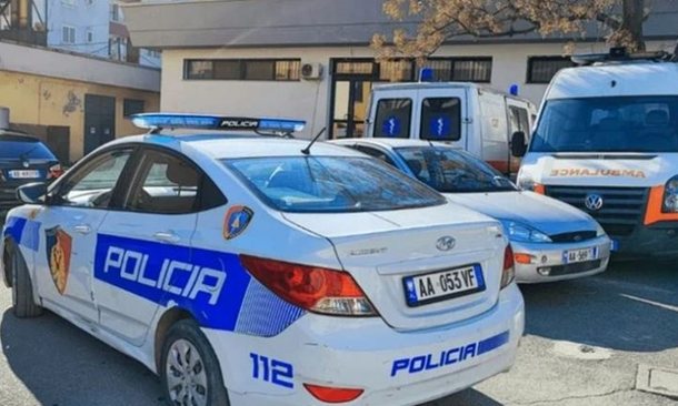 Kukës/45-vjeçari derdh benzinën brenda dyqanit, thirrje punonjësve dhe klientëve të dalin jashtë