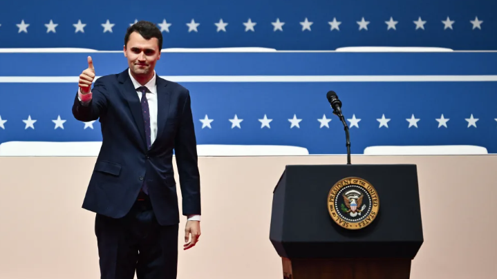 Vrasja e Charlie Kirk-Hetuesit amerikanë: Po mbledhim imazhet e autorit të dyshuar