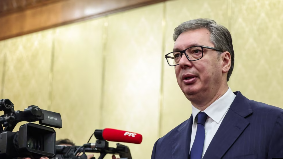Vuçiç paralajmëron blerje të mundshme armësh nga Kina