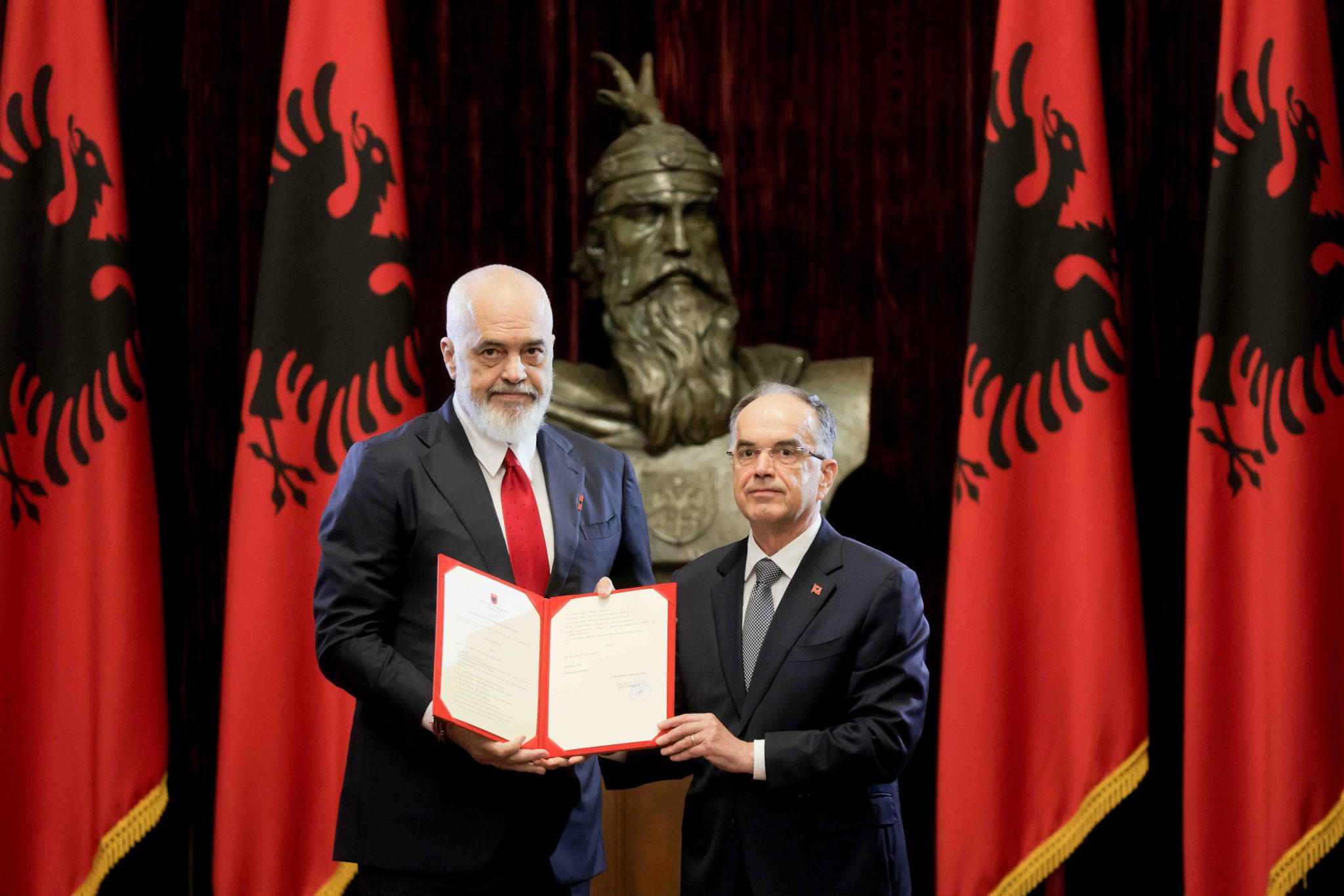 Qeveria Rama Qeveria “Rama 4” bën betimin në Presidencë. Kabineti i ri nis ...