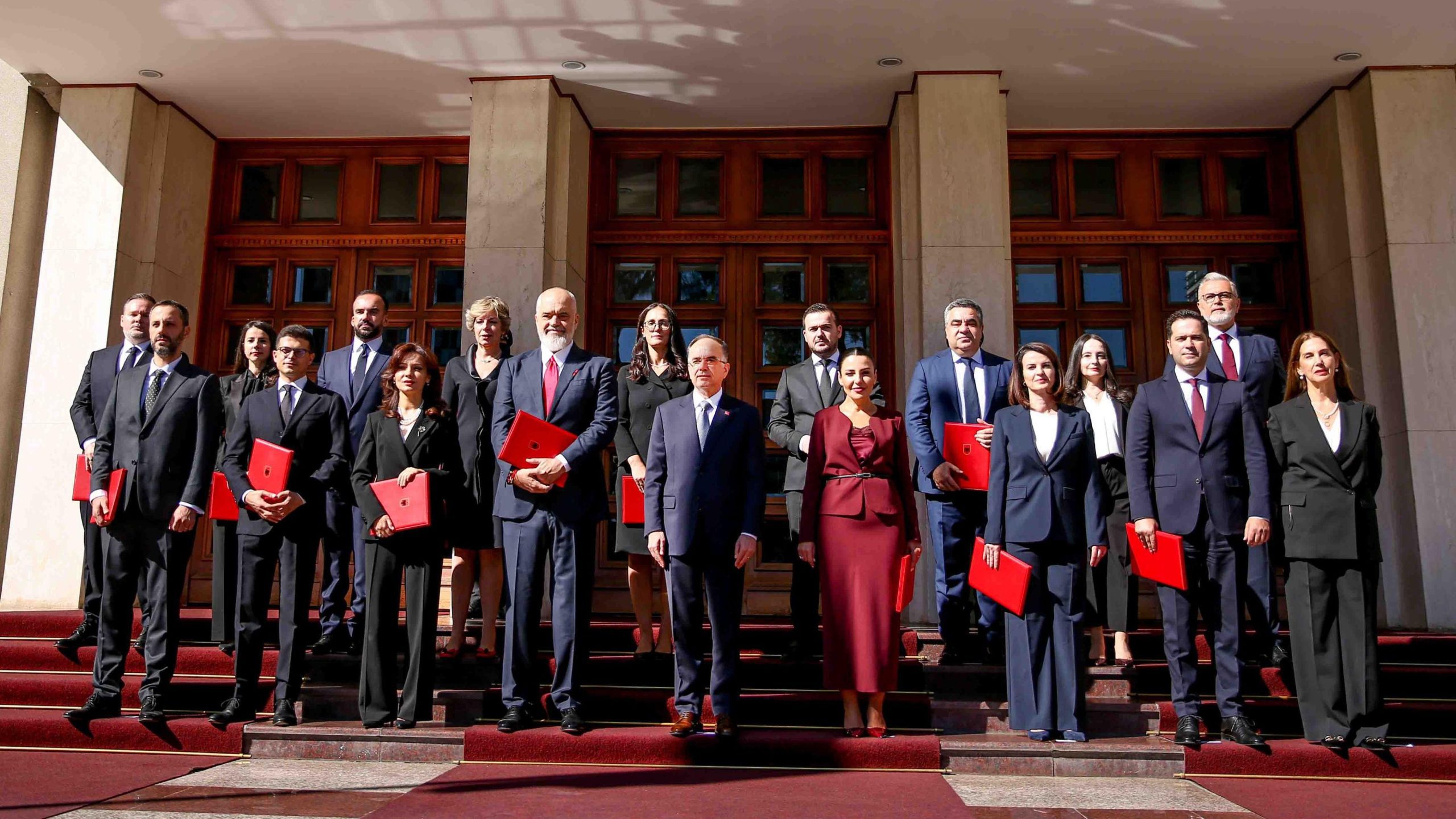 Qeveria Rama Qeveria “Rama 4” bën betimin në Presidencë. Kabineti i ri nis ...