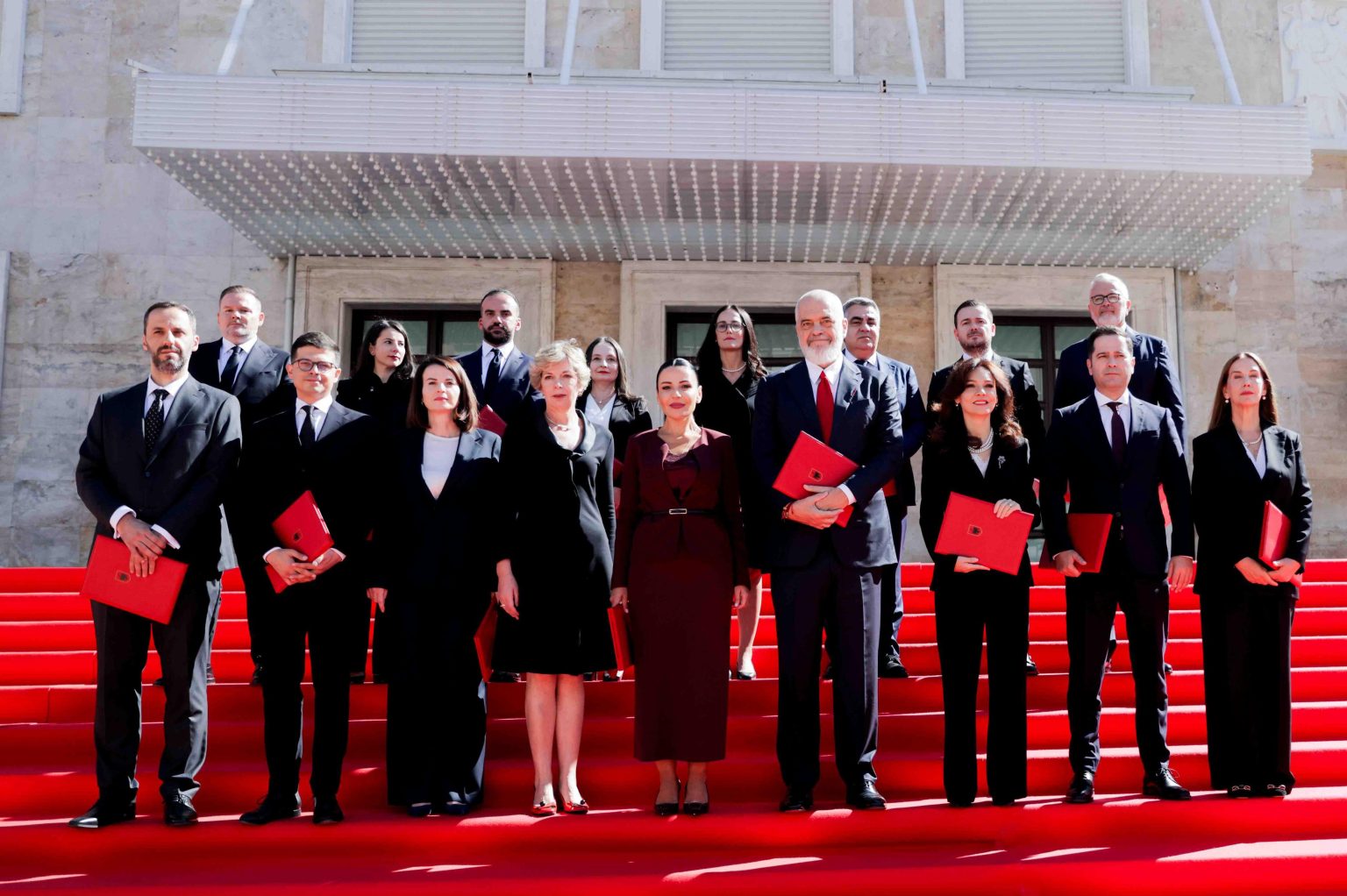 Qeveria Rama Qeveria “Rama 4” bën betimin në Presidencë. Kabineti i ri nis ...