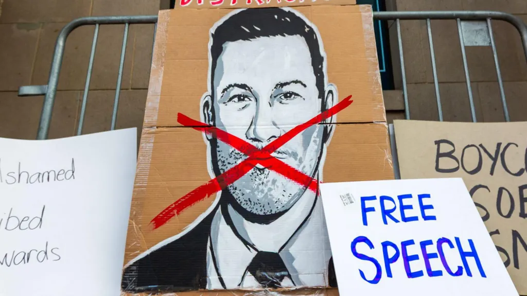 Pezullimi i prezantuesit të njohur televiziv, Jimmy Kimmel, nga rrjeti ABC ka ndezur një debat të ashpër në Amerikë mbi lirinë e fjalës