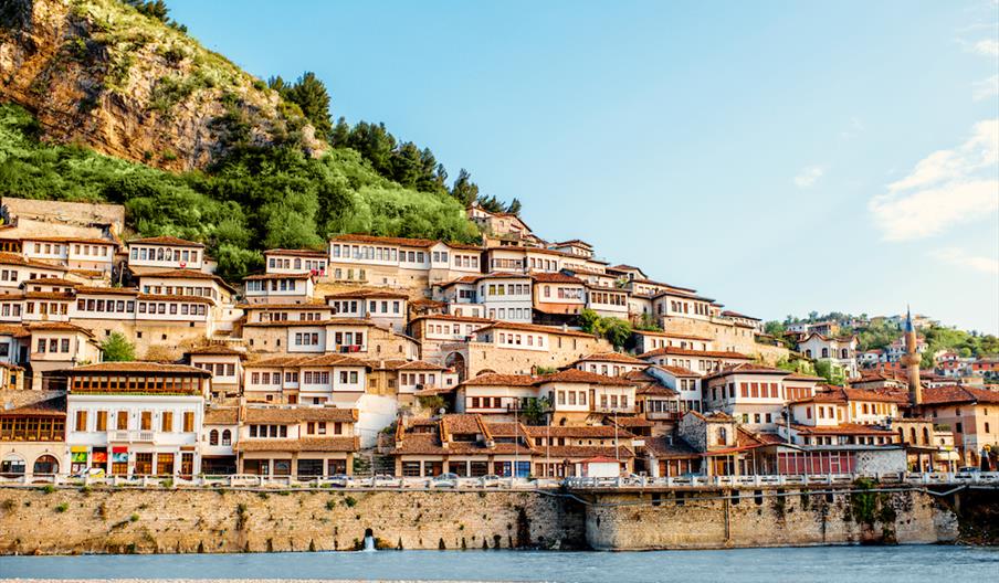 Zgjatet afati i grantit të BERZH, më shumë kohë për projektet e turizmit dhe infrastrukturës