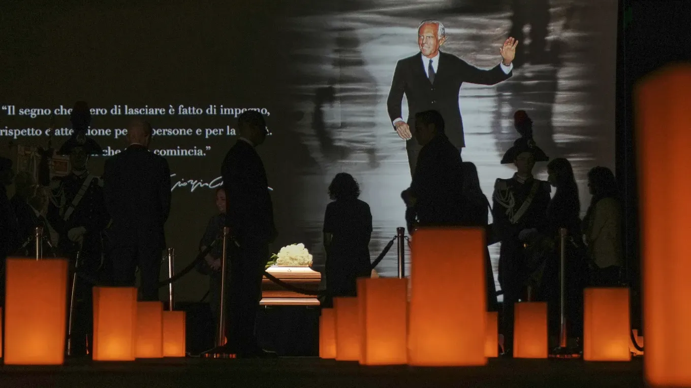I jepet lamtumira e fundit ikonës së modës, stilistit Giorgio Armani