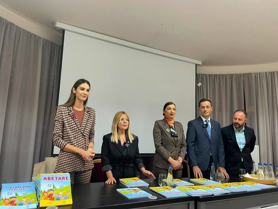 Qeveria shqiptare vijon mbështetjen për diasporën, Spiropali: Tekste falas për mbi 117 mijë nxënës jashtë vendit
