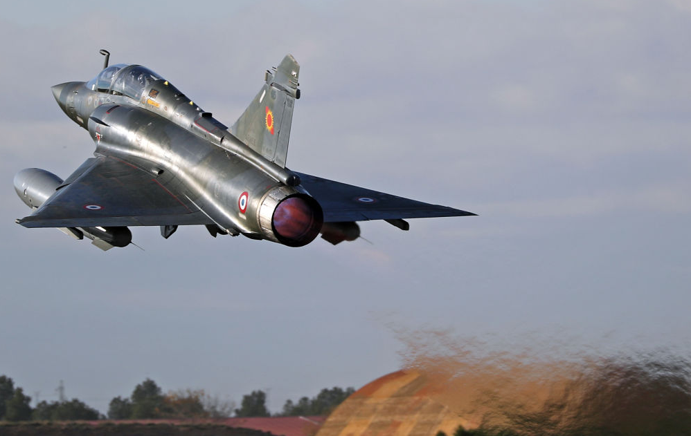 Aleatët e NATO-s ushtrojnë presion mbi Greqinë për të transferuar avionët Mirazh në Ukrainë