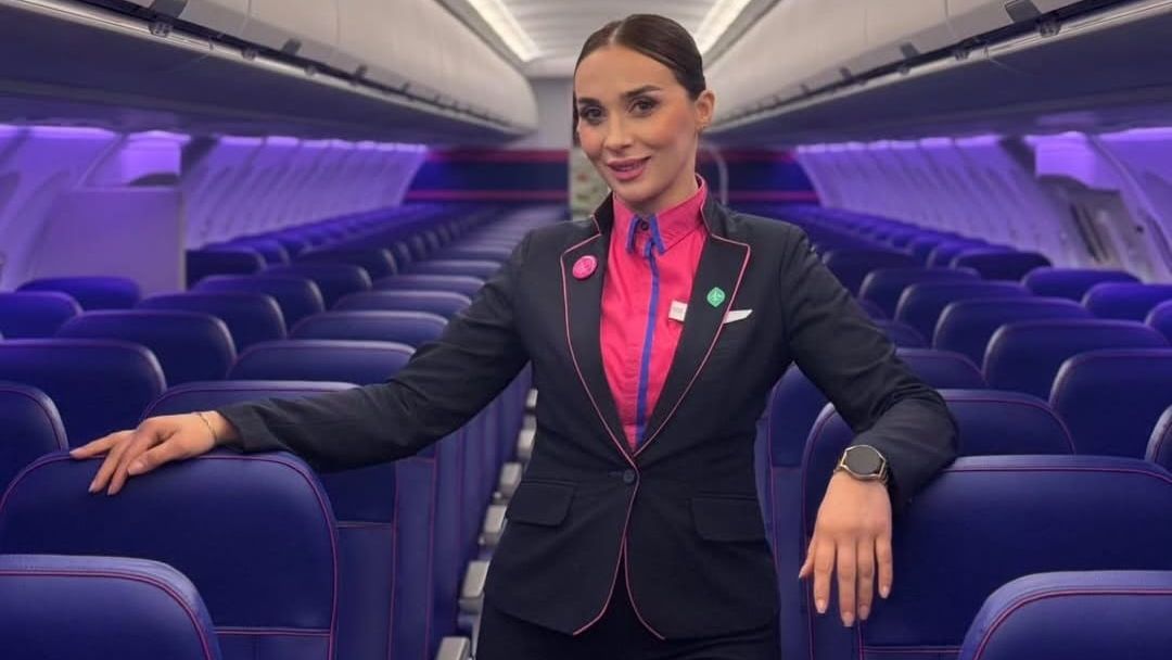 Misteret e një fluturimi – “Alo, jam nisur…”, stjuardesa shqiptare tregon situatën e vështirë në avion