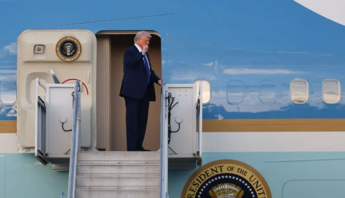 Shërbimi Sekret zbulon postën e gjuetisë pranë zonës ku ulet “Air Force One” i Donald Trump
