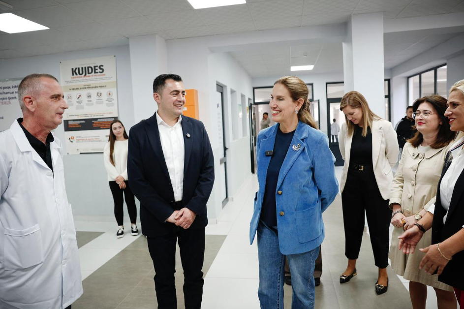 Kumbaro në gjimnazin “Kostandin Kristoforidhi” në Elbasan: Rikonstruksioni ka rritur potencialet dhe cilësinë e shkollës