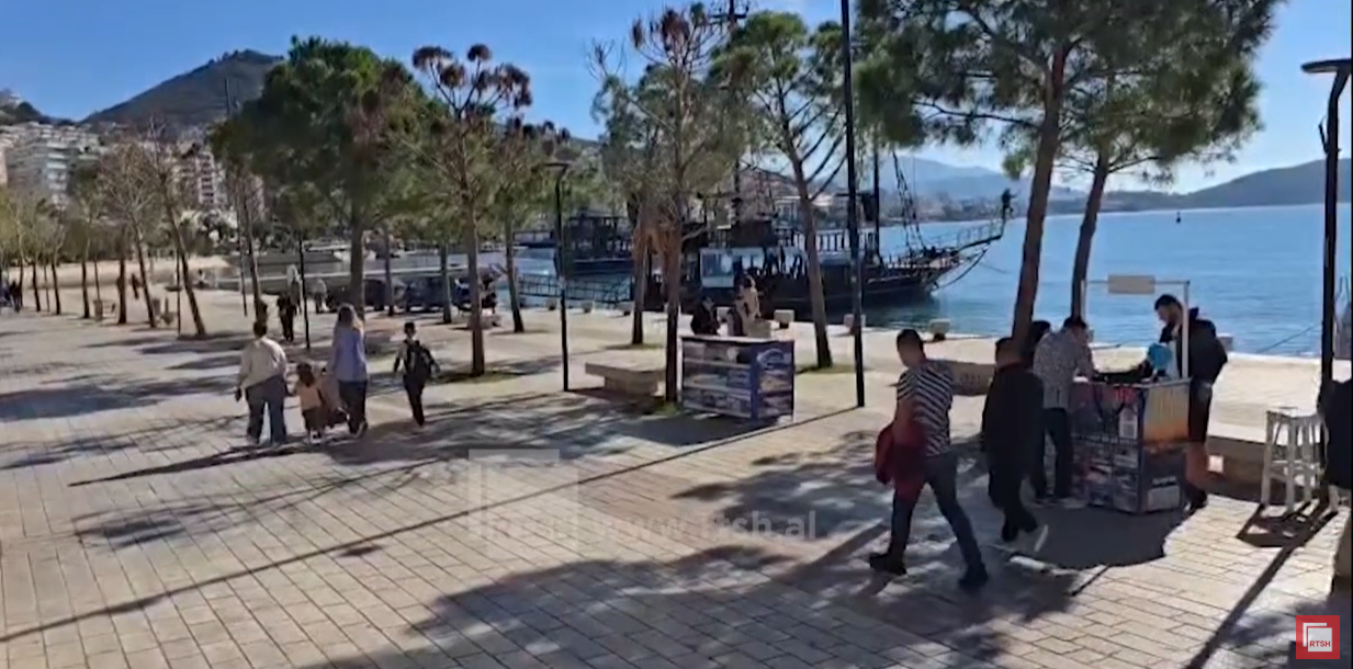 Turizmi i vjeshtës, grupe turistësh nga Greqia dhe Skandinavia në Sarandë