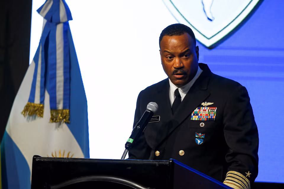 Tensione me Venezuelën dhe spastrimet në Pentagon, jep dorëheqjen kreu i ushtrisë amerikane për Amerikën Latine