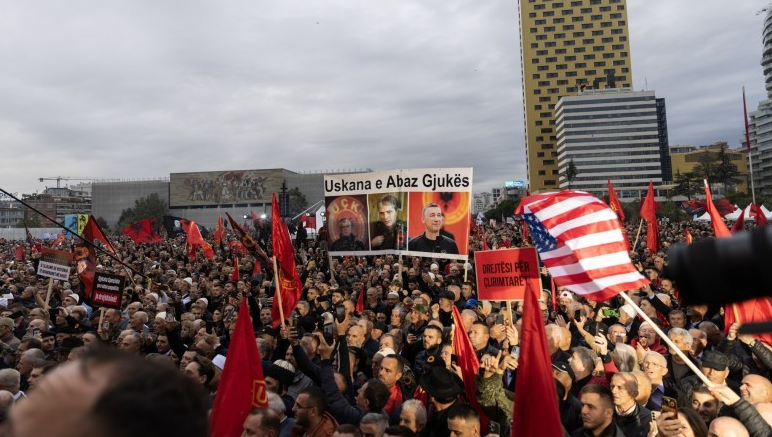 Ali Ahmeti paralajmëron protestë në Shkup për ish-krerët e UÇK-së, qeveria kundërshton nismën