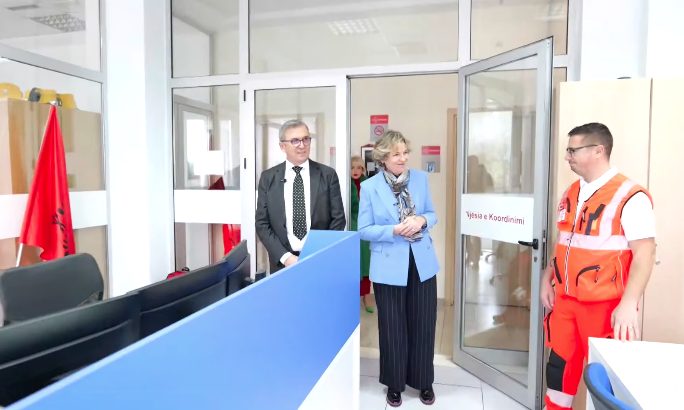 Ministrja Sala në Qendrën Kombëtare të Urgjencës: Zemra e sistemit shëndetësor. Brataj: Synojmë përfshirjen e Universitetit
