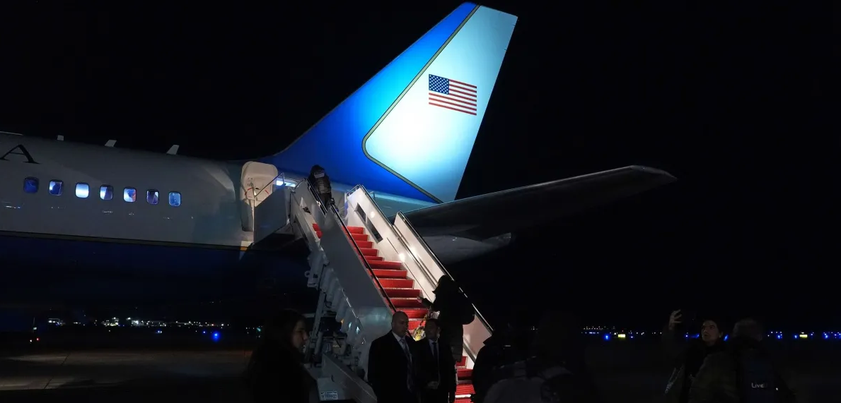 Probleme teknike në Air Force One, Trump udhëton drejt Davos me avion rezervë
