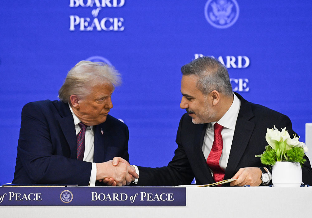Euractiv: Athina e shqetësuar nga Bordi i Paqes i Trumpit. Frikë nga kurthi turk në Mesdheun lindor