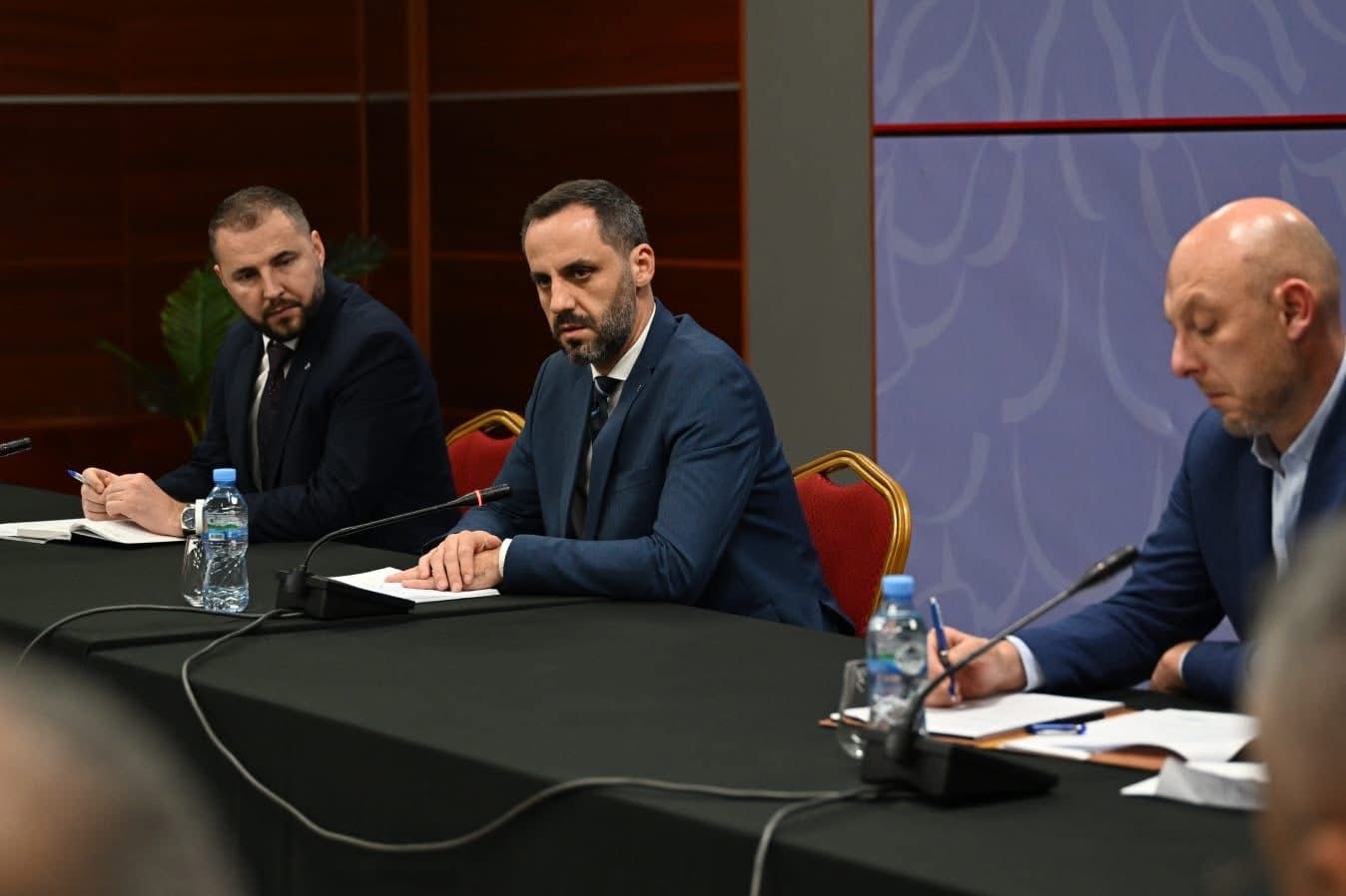 Ministri i Drejtësisë thërret në takim drejtorët e burgjeve: Transferim i personave me rrezikshmëri, SHKB të shtojë kontrollet