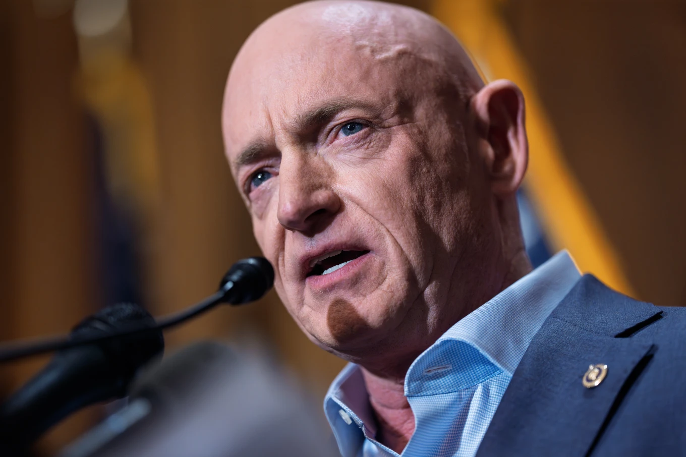 Përplasje e fortë Senat-Pentagon, Mark Kelly padit Sekretarin e Mbrojtjes pas kërcënimit për heqjen e gradës