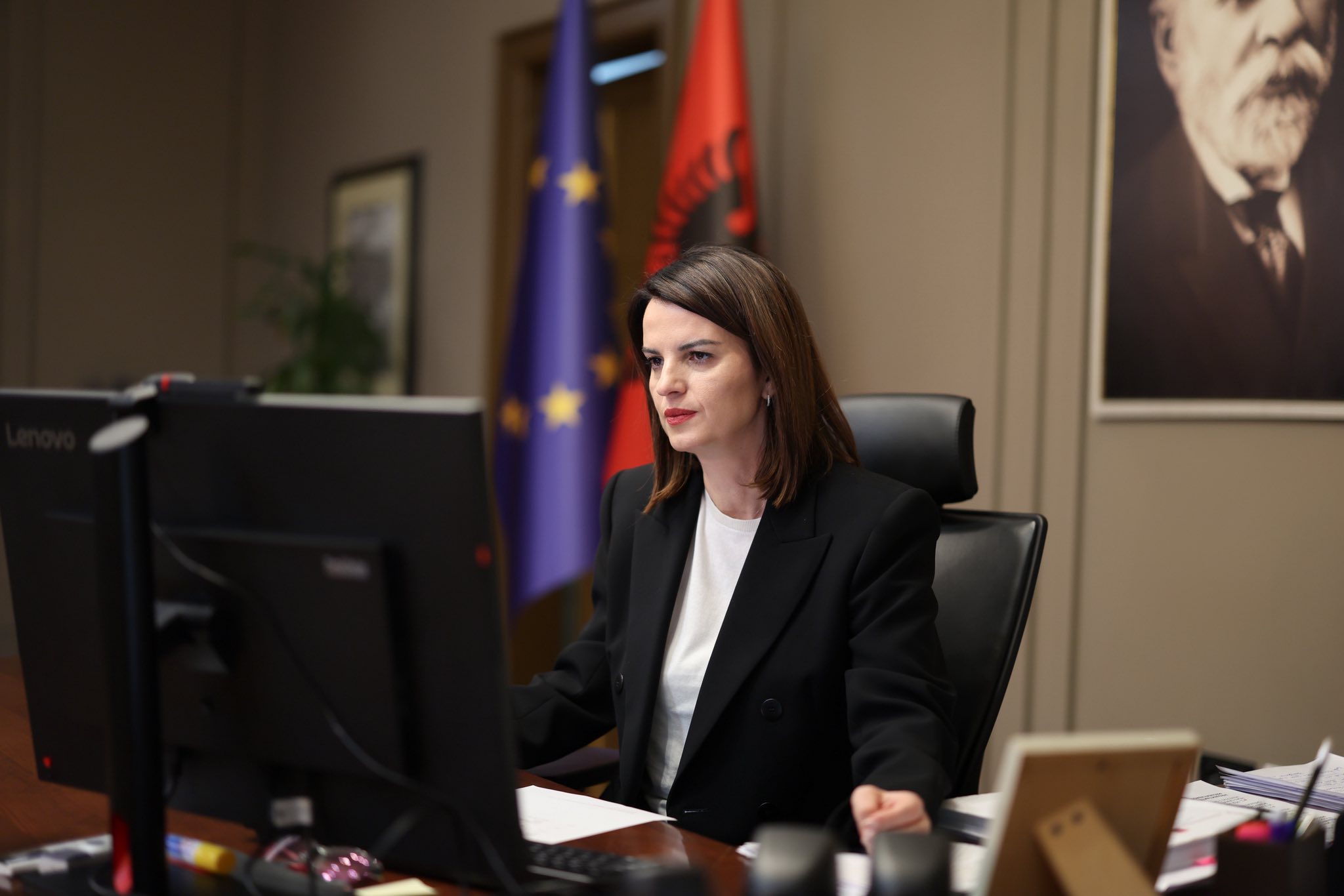 Ndryshojnë rregullat e udhëtimit në Schengen, ministrja Koçiu takim me zyrtarët e BE: Sistemi i ri “EES” do të shkurtojë pritjet në pikat kufitare
