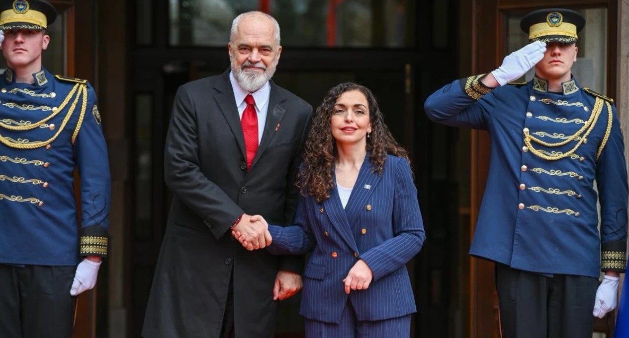Edi Rama zbulon “sekretin shtetëror”: Vjosa Osmani u kërcënua për dy vjet pas refuzimit për bastisjen e Presidencës nga Gjykata Speciale