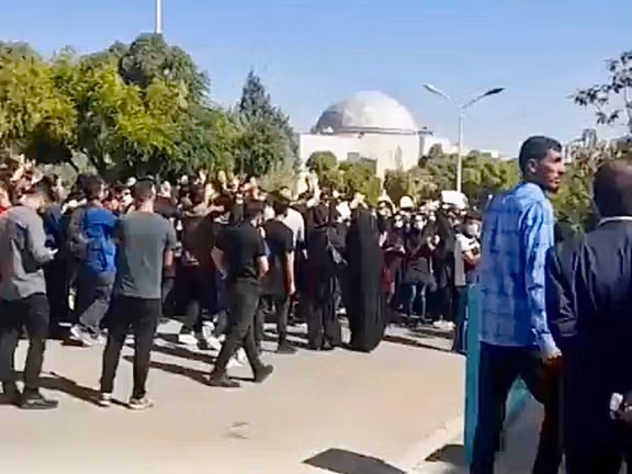 Studentët iranianë zhvillojnë protesta të mëdha antiqeveritare  