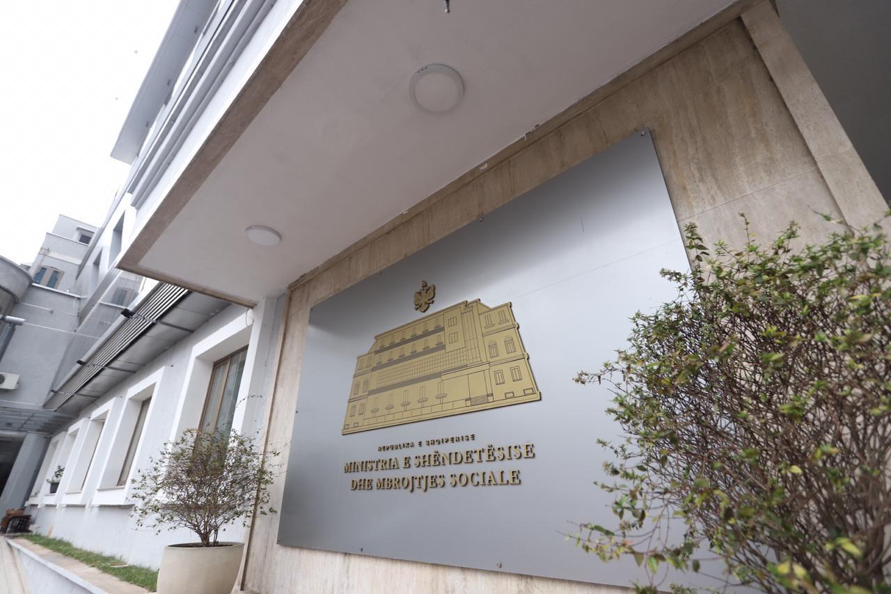 Ministria e Shëndetësisë miraton për herë të parë udhëzuesin për terapinë hormonale për personat transgjinorë