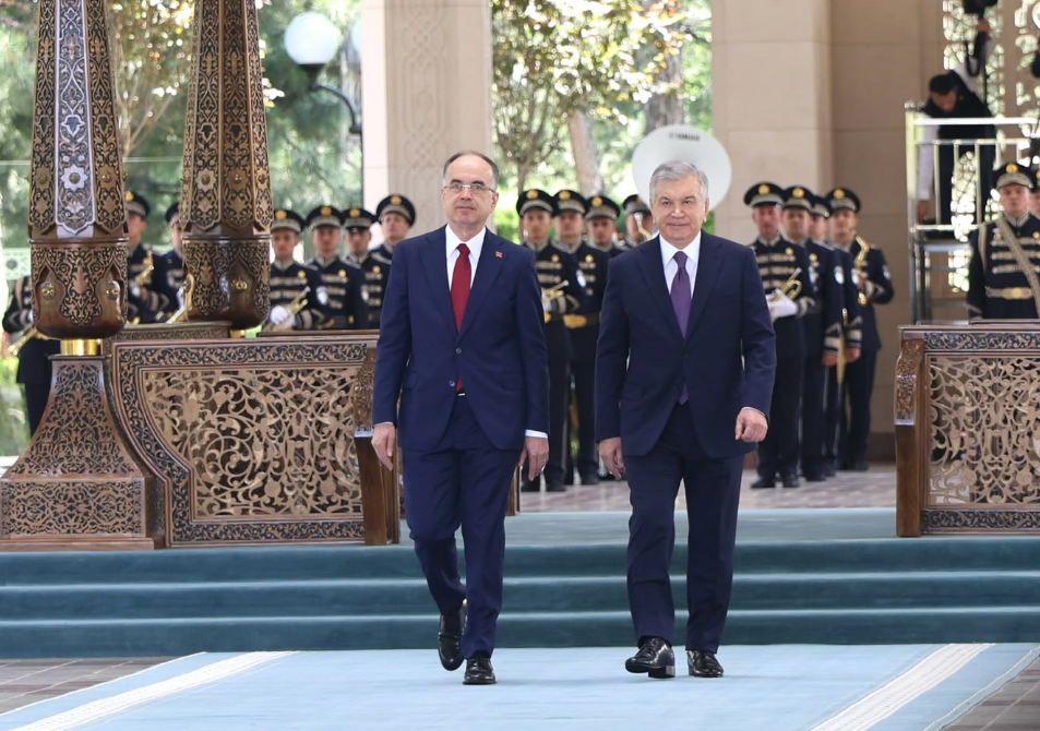 Begaj vizitë zyrtare në Uzbekistan, takohet me homologun Mirziyoyev: Forcojmë miqësinë dhe shkëmbimet mes qytetarëve