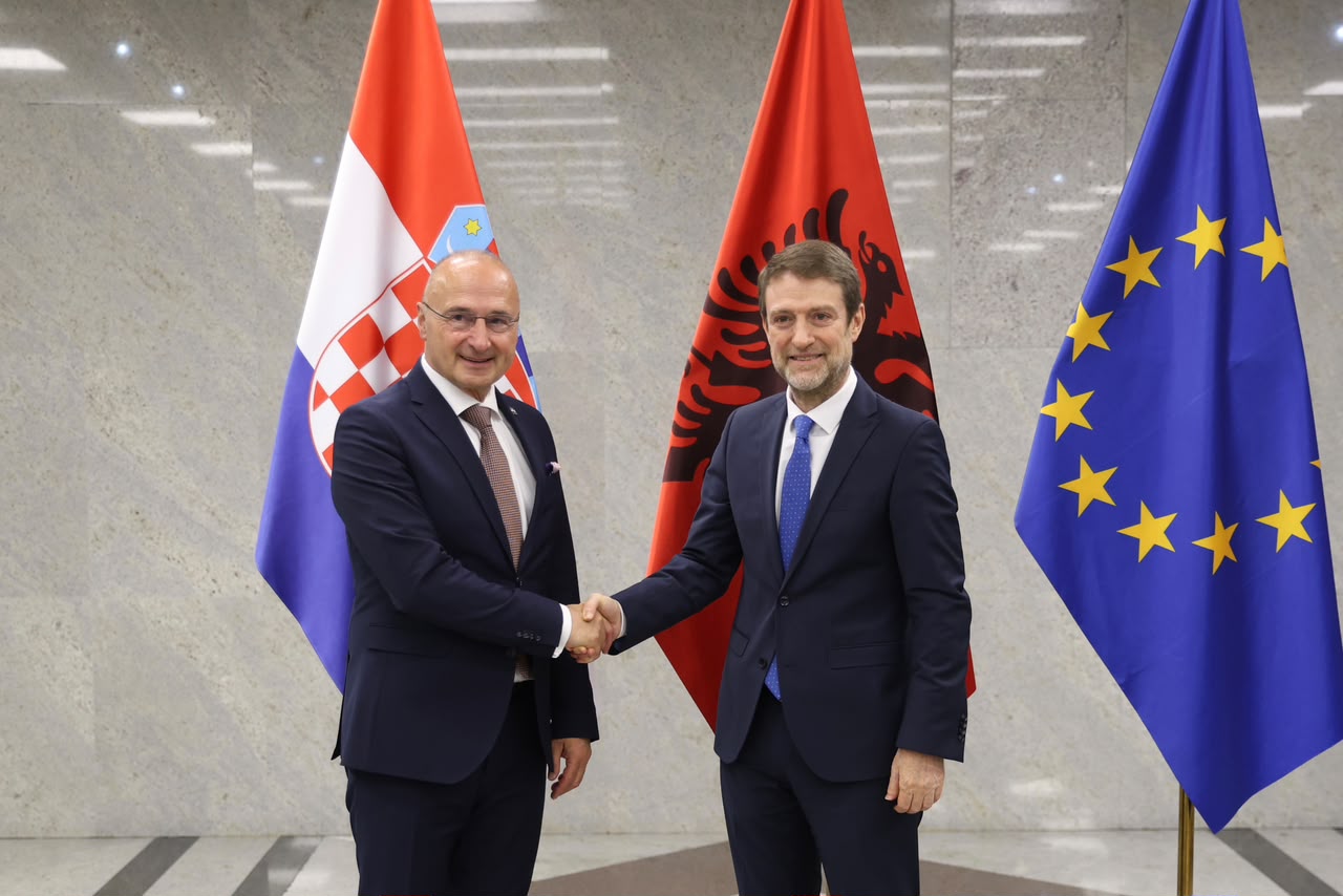 Përmbyllja e negociatave brenda 2027-ës, Kroacia rikonfirmon mbështetjen për anëtarësimin e Shqipërisë në BE, Hoxha takon homologun kroat, Grlić-Radman